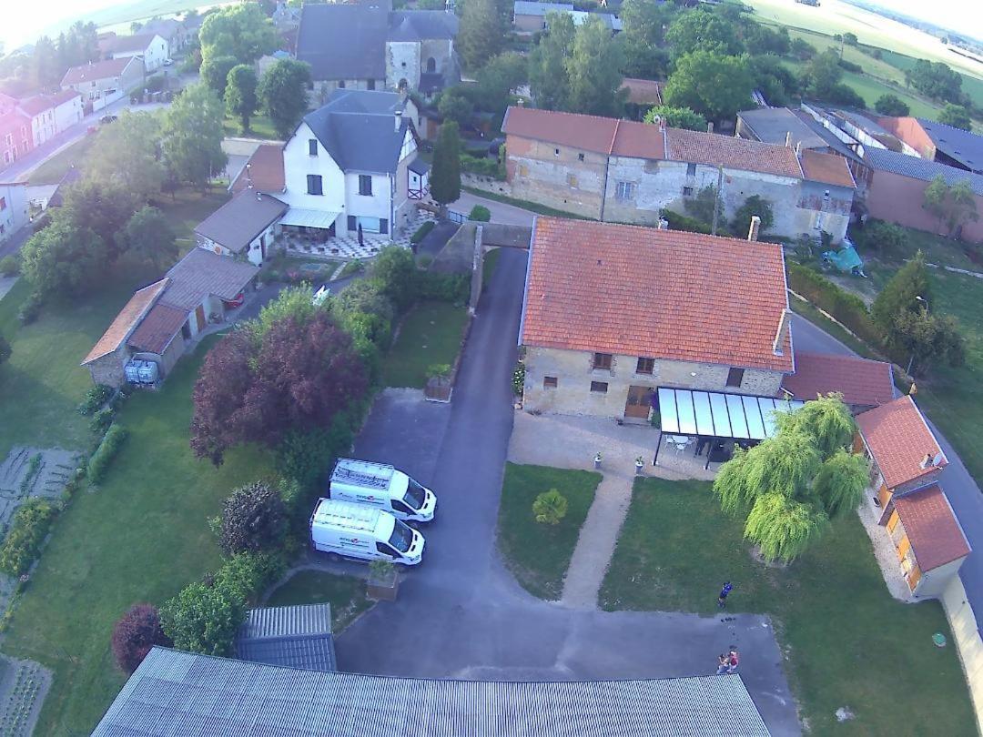 Auberge Du Pied Des Monts Grivy-Loisy Exterior foto